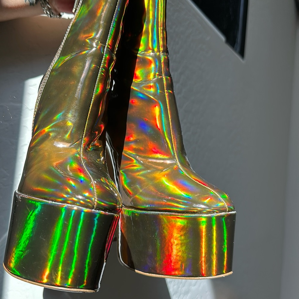 Hologram platforms boots 👢